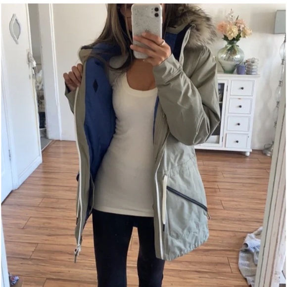 🪞 NEW armada winter snow faux fur coat and ski jacket with hood pockets - Picture 6 of 7